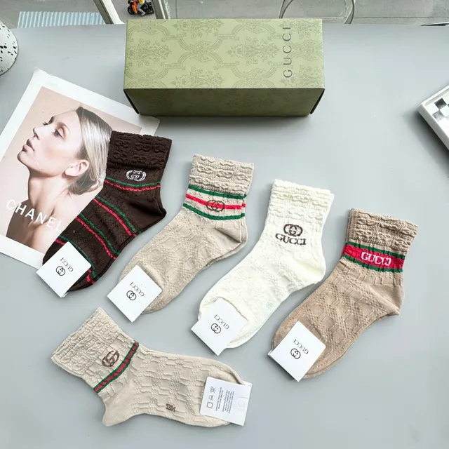 Gucci Beige Rouge Manchette Tricotée Côtelée Chaussettes Body 3