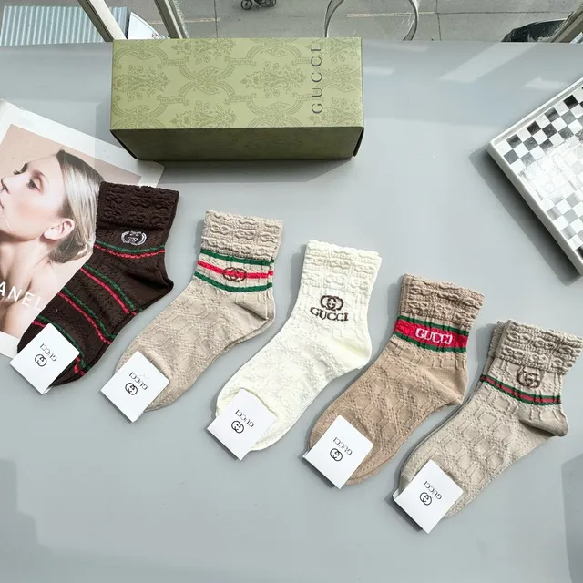 Gucci Beige Rouge Manchette Tricotée Côtelée Chaussettes Body 4