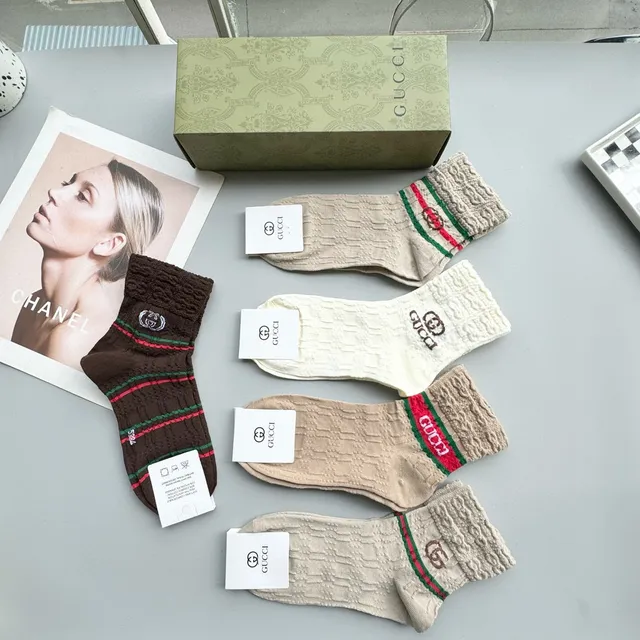 Gucci Beige Rouge Manchette Tricotée Côtelée Chaussettes Body 5