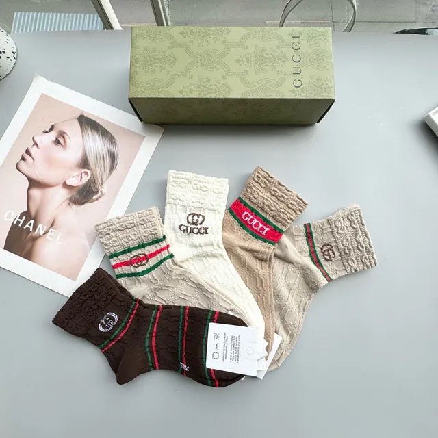 Gucci Beige Rouge Manchette Tricotée Côtelée Chaussettes Body 6