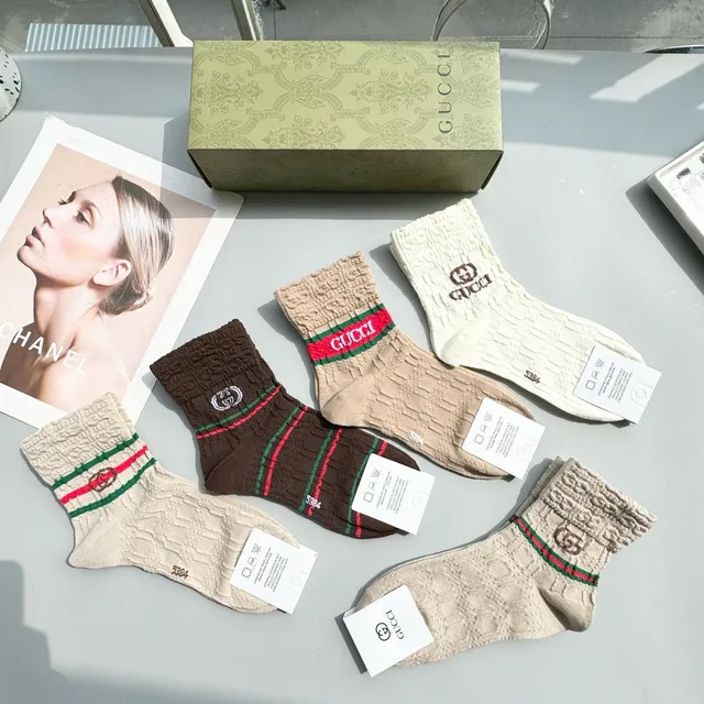 Gucci Beige Rouge Manchette Tricotée Côtelée Chaussettes Body 8