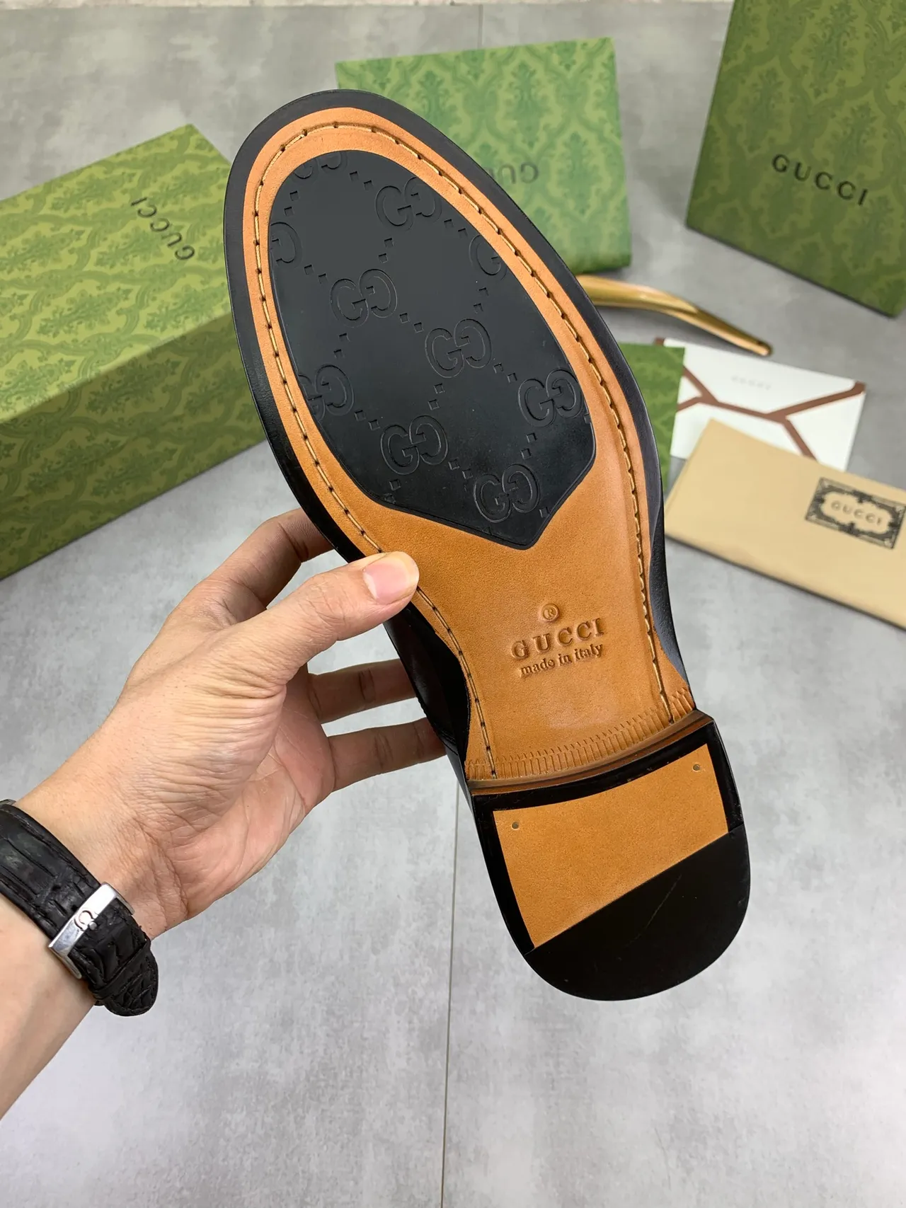 Gucci Chaussures Oxford en Cuir Poli avec Cap-Toe Noir et Vert 4
