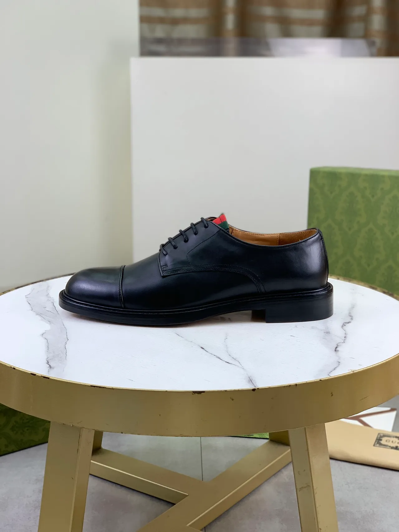 Gucci Chaussures Oxford en Cuir Poli avec Cap-Toe Noir et Vert 6