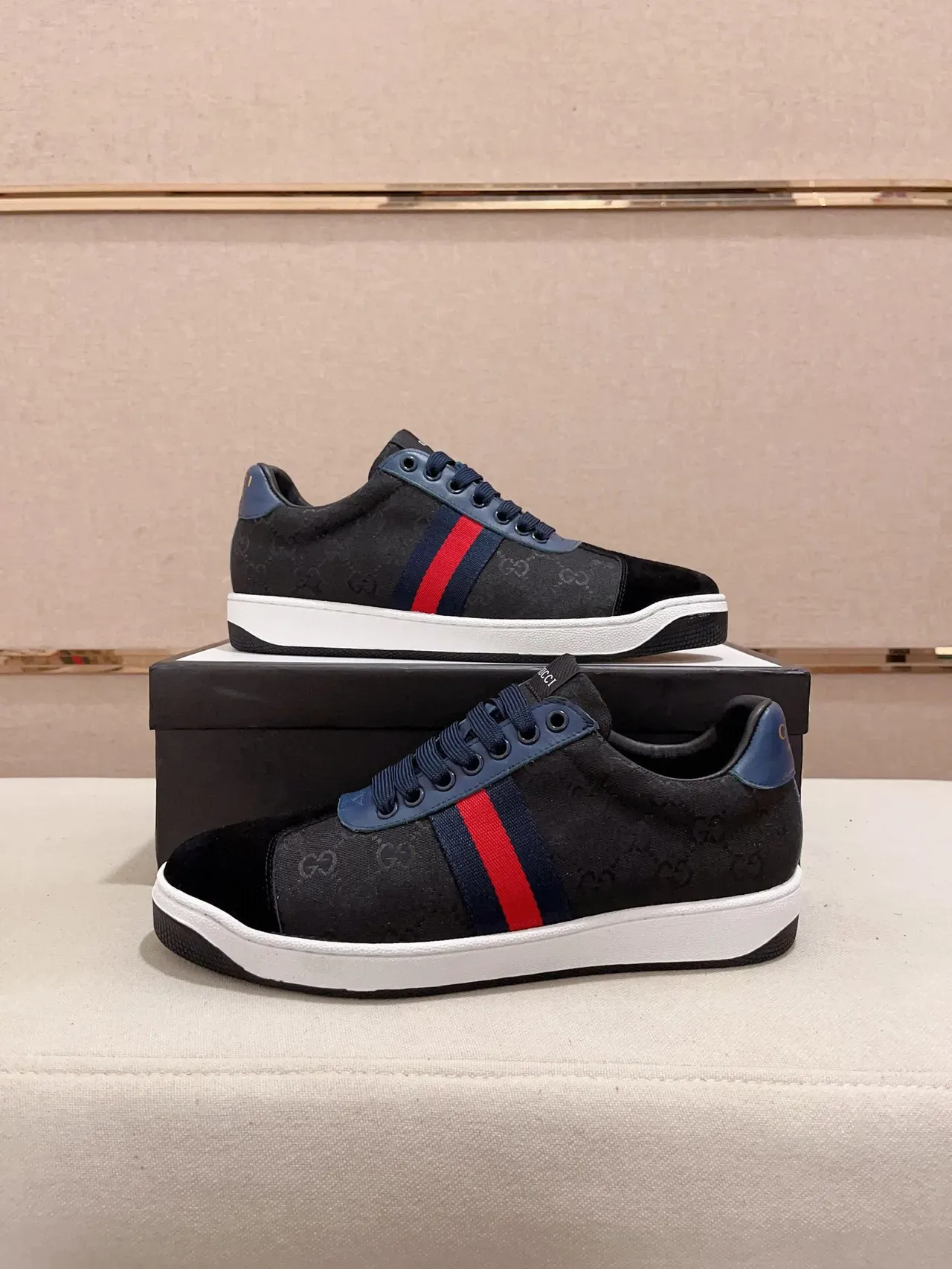 Sneakers Lifestyle Gucci Noir Marine GG Monogram Toile avec Embout en Velours 7