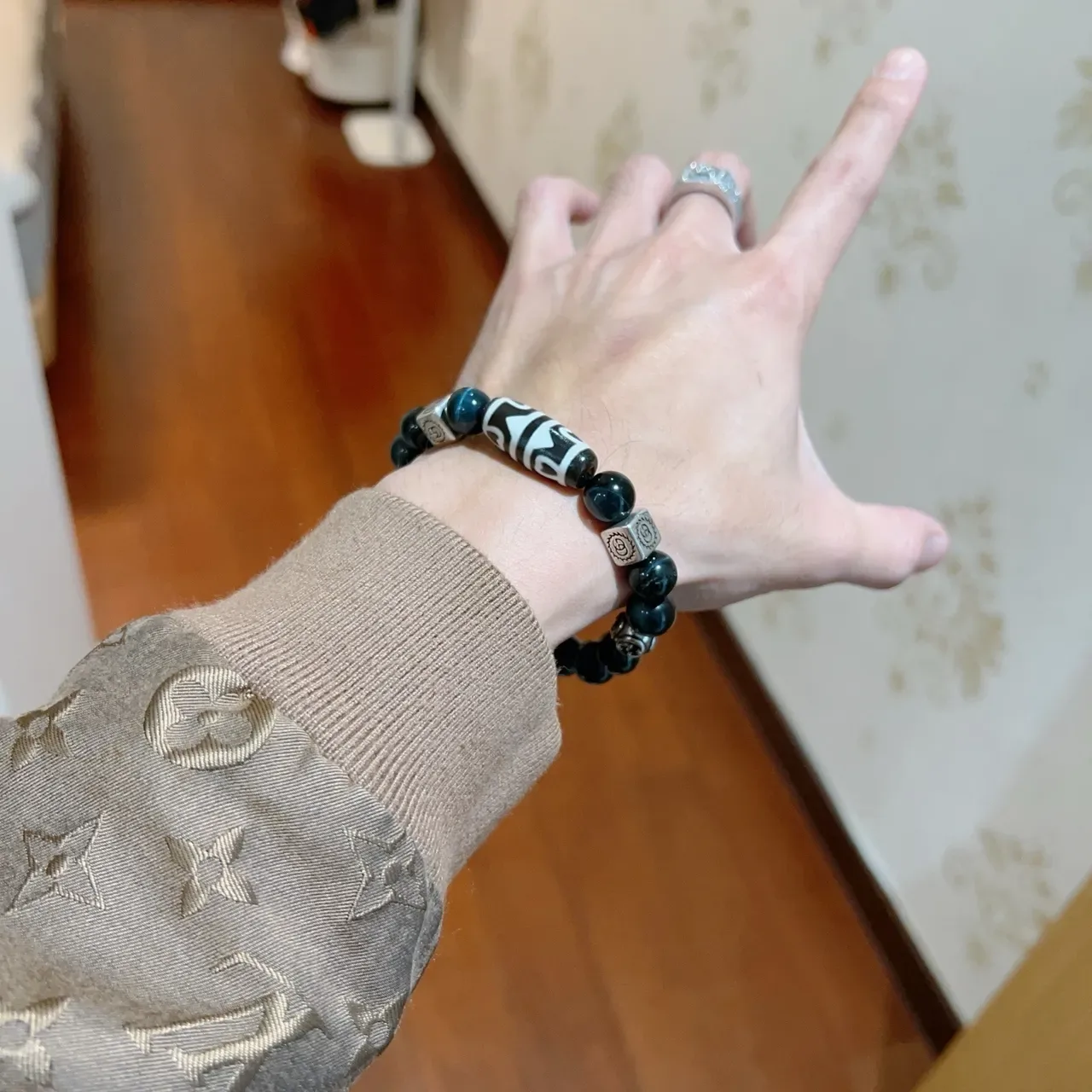 Gucci Black Silver Beaded Metal-Charm-Accented Bracelet 5