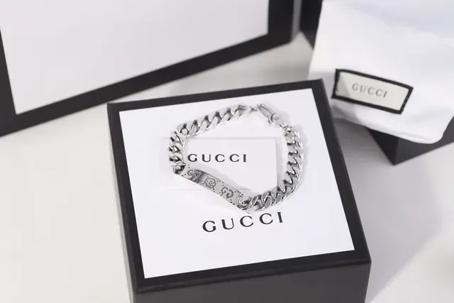 Bracelet Gucci Chaîne Curb Chunky avec Plaque Gravée 6