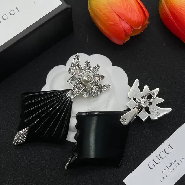 Gucci Crystal and Pearl Fan Earrings 5