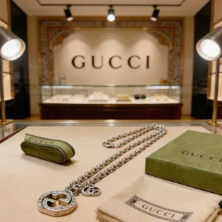 Gucci Double G Interlocking Logo قلادة سلسلة فضية