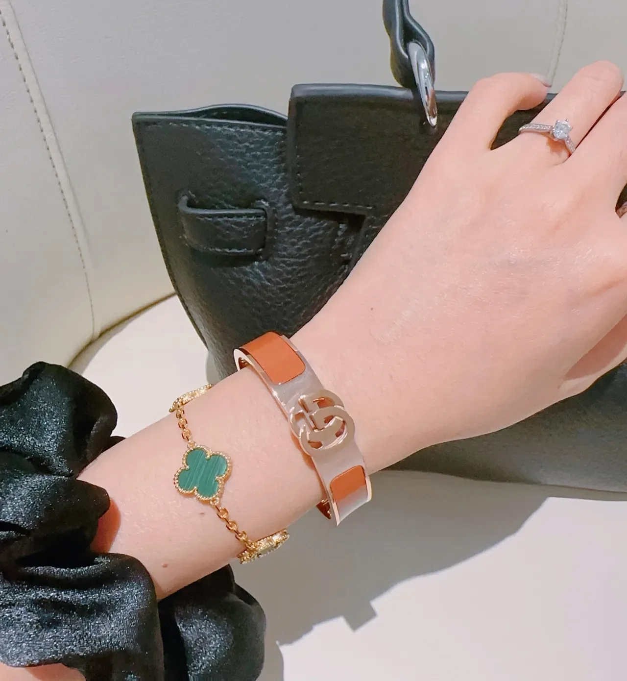 Gucci Enamel Interlocking G Bangle Bracelet 3