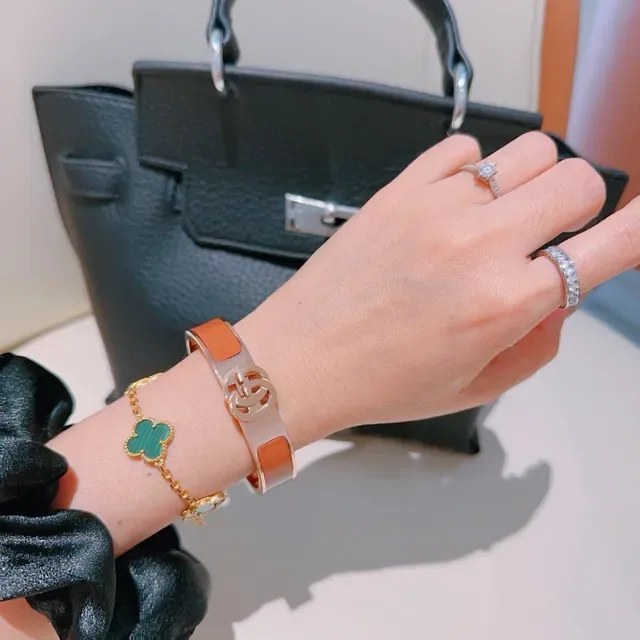 Gucci Enamel Interlocking G Bangle Bracelet 5