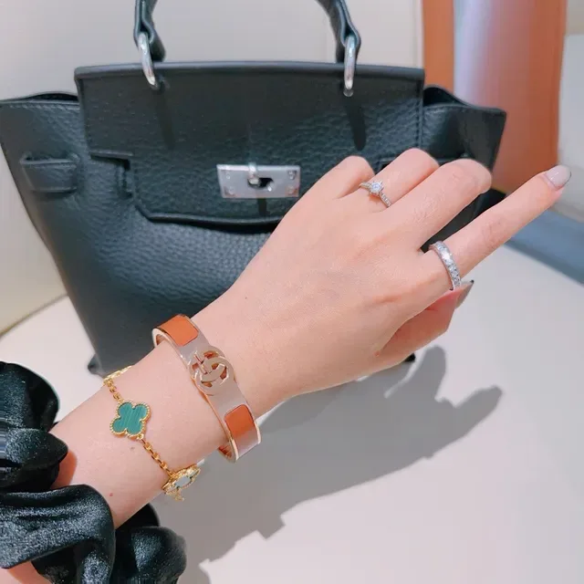 Gucci Enamel Interlocking G Bangle Bracelet 8