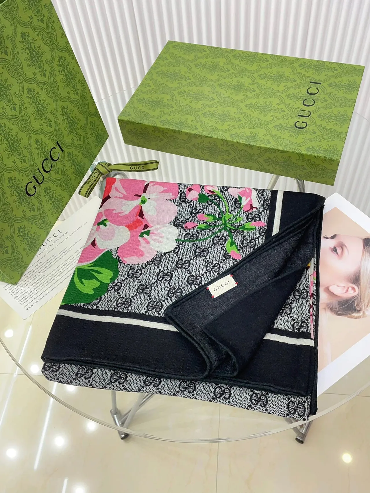 Gucci Impression Florale et GG Monogramme Écharpe en Soie 5