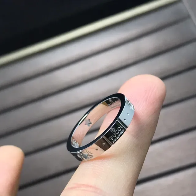 Gucci GG Marmont Gold and Black Enamel Ring 6