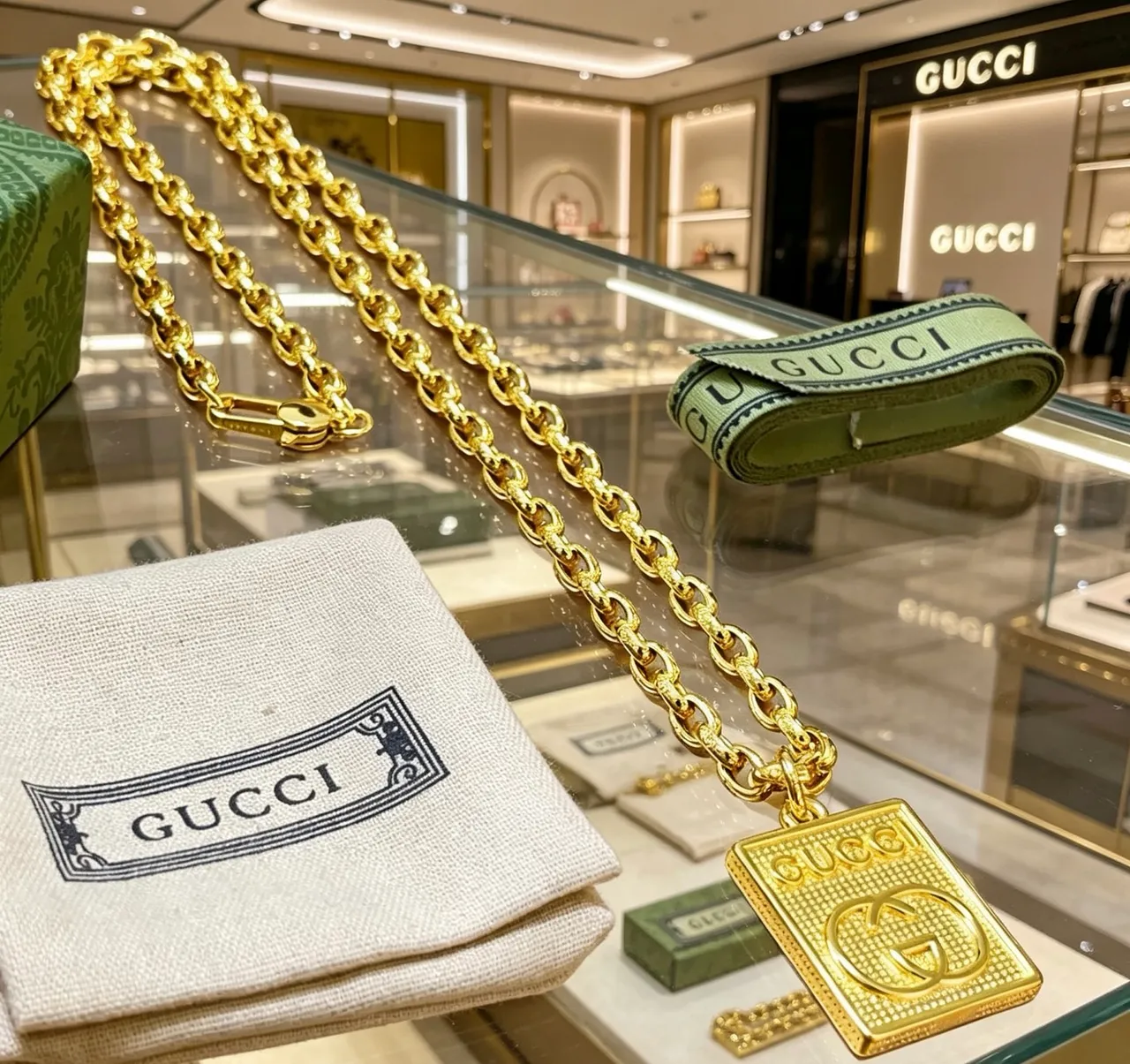 Gucci GG Marmont Gold Green Curb-Link Chain Square Pendant Necklace 5