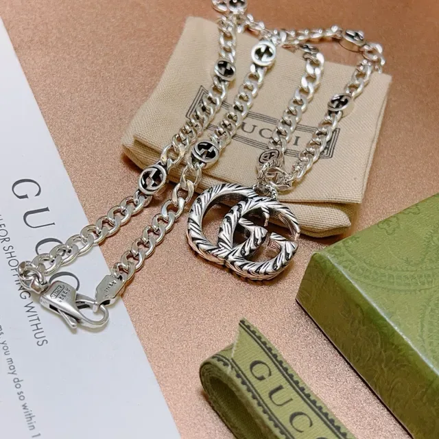 Gucci GG Marmont-inspired Silver Black Chunky Curb Chain Interlocking G Pendant Necklace 3