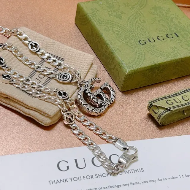 Gucci GG Marmont-inspired Silver Black Chunky Curb Chain Interlocking G Pendant Necklace 7