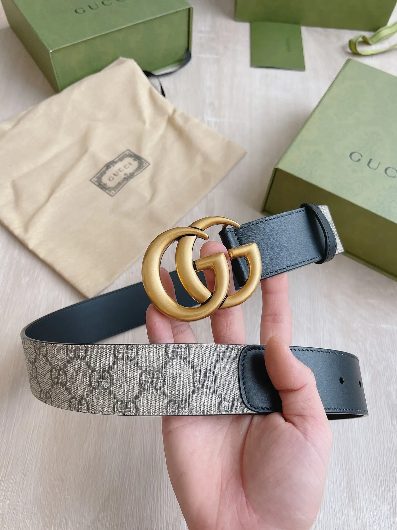Gucci GG Marmont Interlocking G Buckle Ceinture en Cuir Beige Noir 2