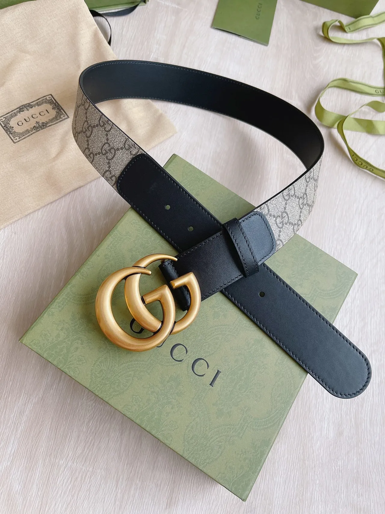 Gucci GG Marmont Interlocking G Buckle Ceinture en Cuir Beige Noir 5