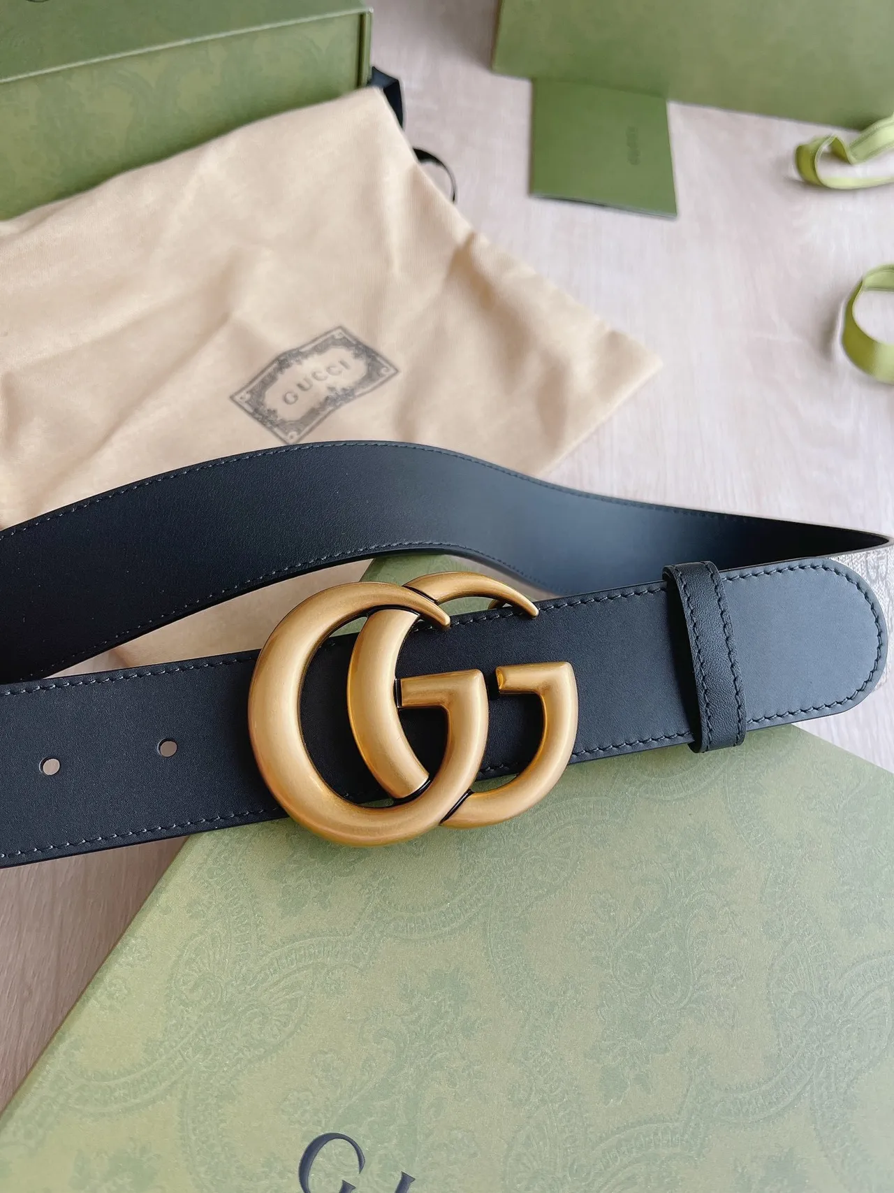 Gucci GG Marmont Interlocking G Buckle Ceinture en Cuir Beige Noir 6