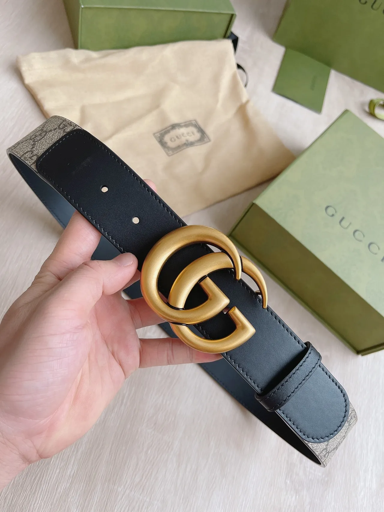 Gucci GG Marmont Interlocking G Buckle Ceinture en Cuir Beige Noir 7