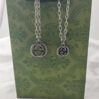 Gucci GG Marmont Interlocking G Colliers pendentif corde