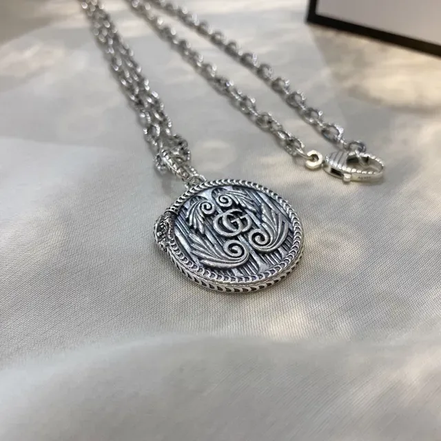 Gucci GG Marmont Collier à pendentif circulaire orné 9