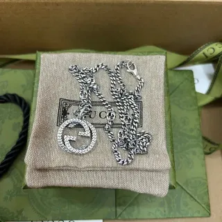قلادة Gucci GG Marmont فضي بيج Interlocking Double G تعليقة سلسلة حبل ملتوية