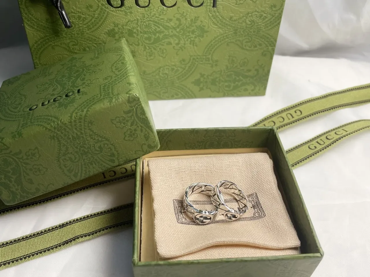 Gucci GG Marmont Plata Beige Interlocking G Logo Anillo Geometric Lattice Band 5