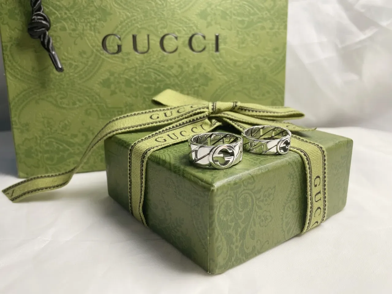 Gucci GG Marmont Plata Beige Interlocking G Logo Anillo Geometric Lattice Band 6