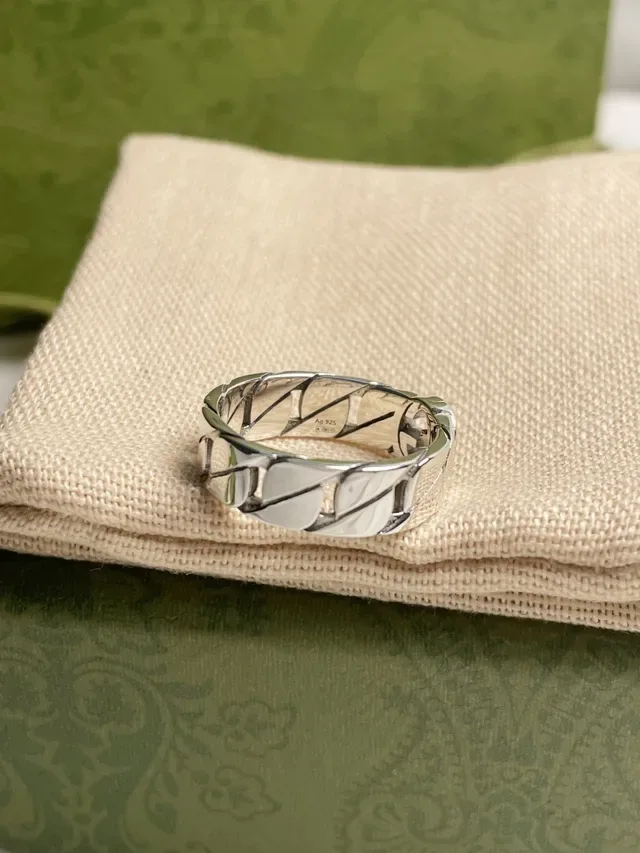 Gucci GG Marmont Plata Beige Interlocking G Logo Anillo Geometric Lattice Band 9