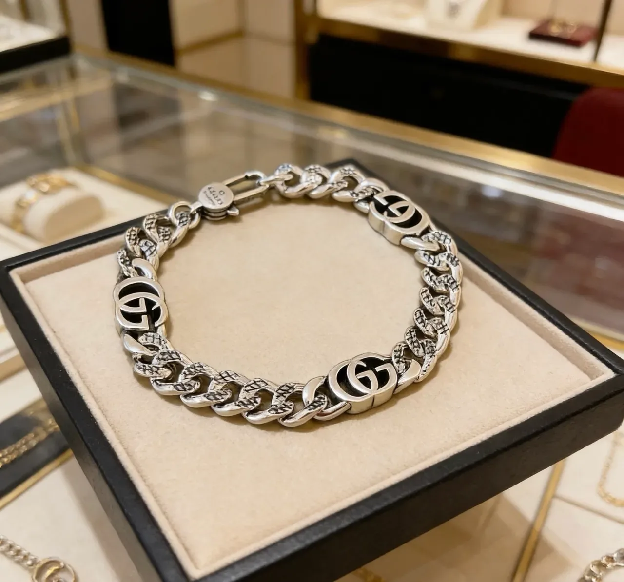 Gucci GG Marmont Silver Black Chunky Curb Chain Medallion Links Bracelet 9