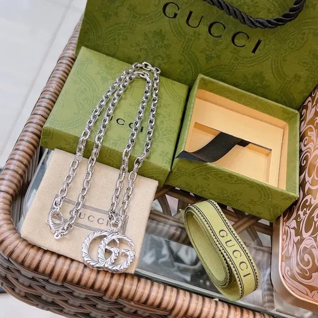 Gucci GG Marmont Textured Interlocking G Pendant Necklace 4