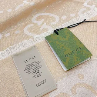 Gucci GG Monogram बेज रेशम स्कार्फ