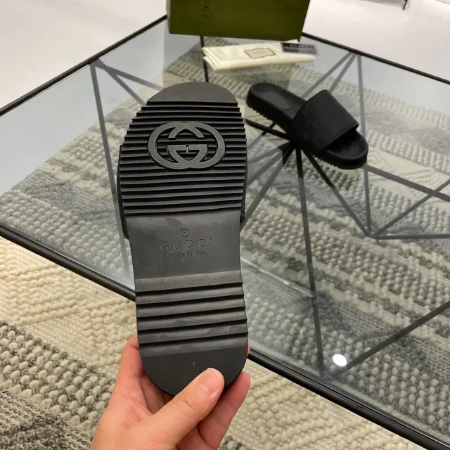 Gucci GG Monogram 黑色拖鞋 2