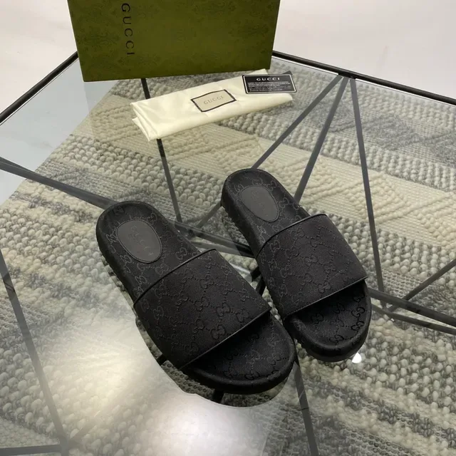 Gucci GG Monogram 黑色拖鞋 8