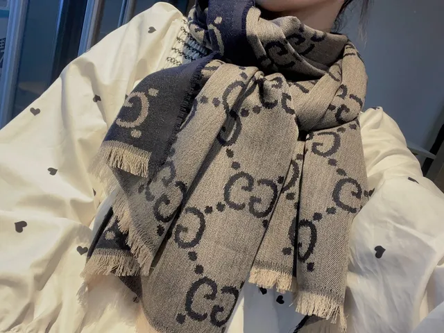 Gucci GG Monogram Cachecol cachemira cinza marinho tricô dois tons colorblock 2
