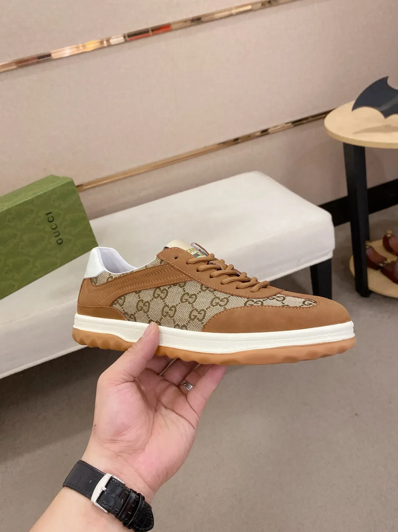 Gucci GG Monogram Tan et Beige sneakers lifestyle 5
