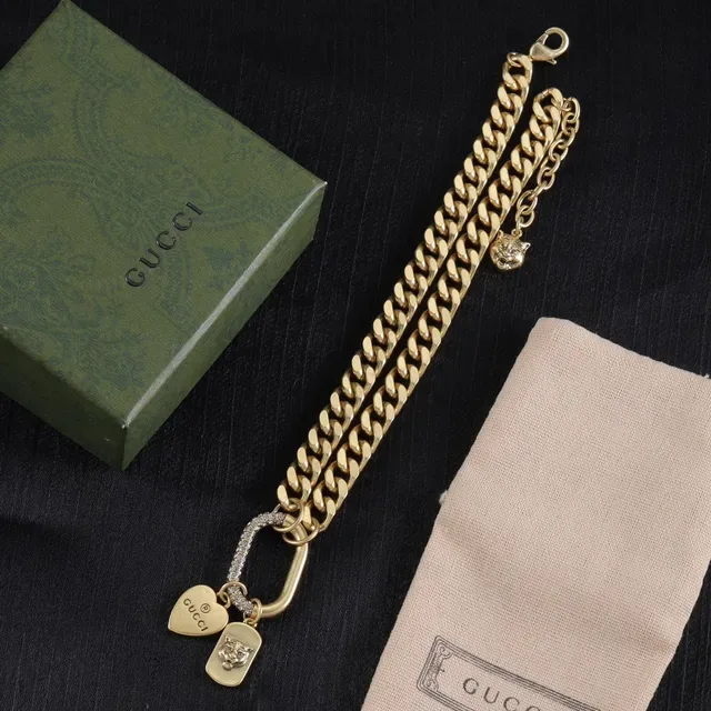 Gucci Corrente Curb de Ouro com Fecho de Cabeça de Leão Colar 4