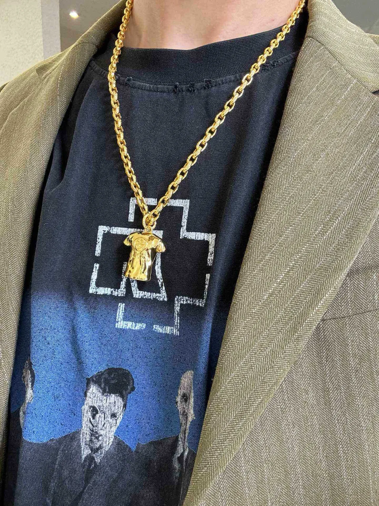 Gucci Gold Curb-Link Chain T-Shirt-Shaped Pendant Necklace 5