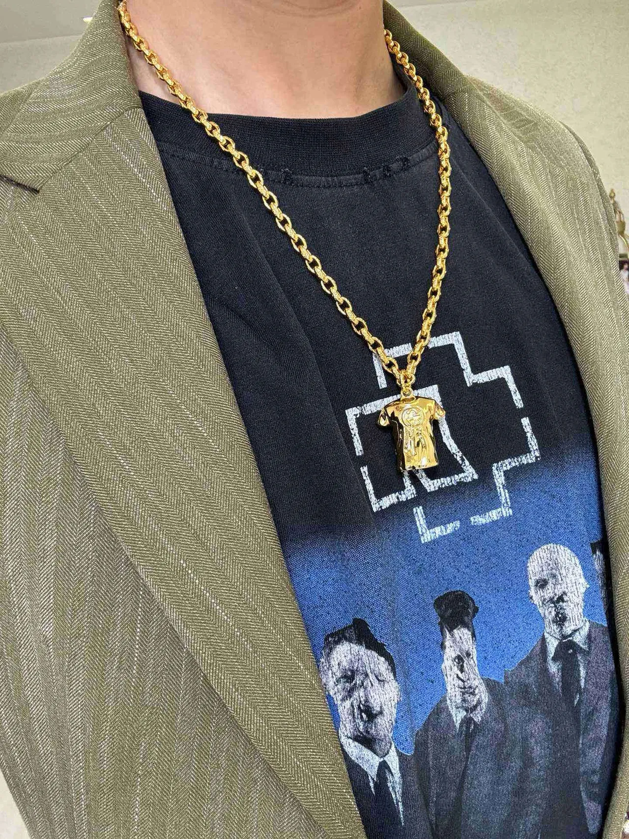 Gucci Gold Curb-Link Chain T-Shirt-Shaped Pendant Necklace 8