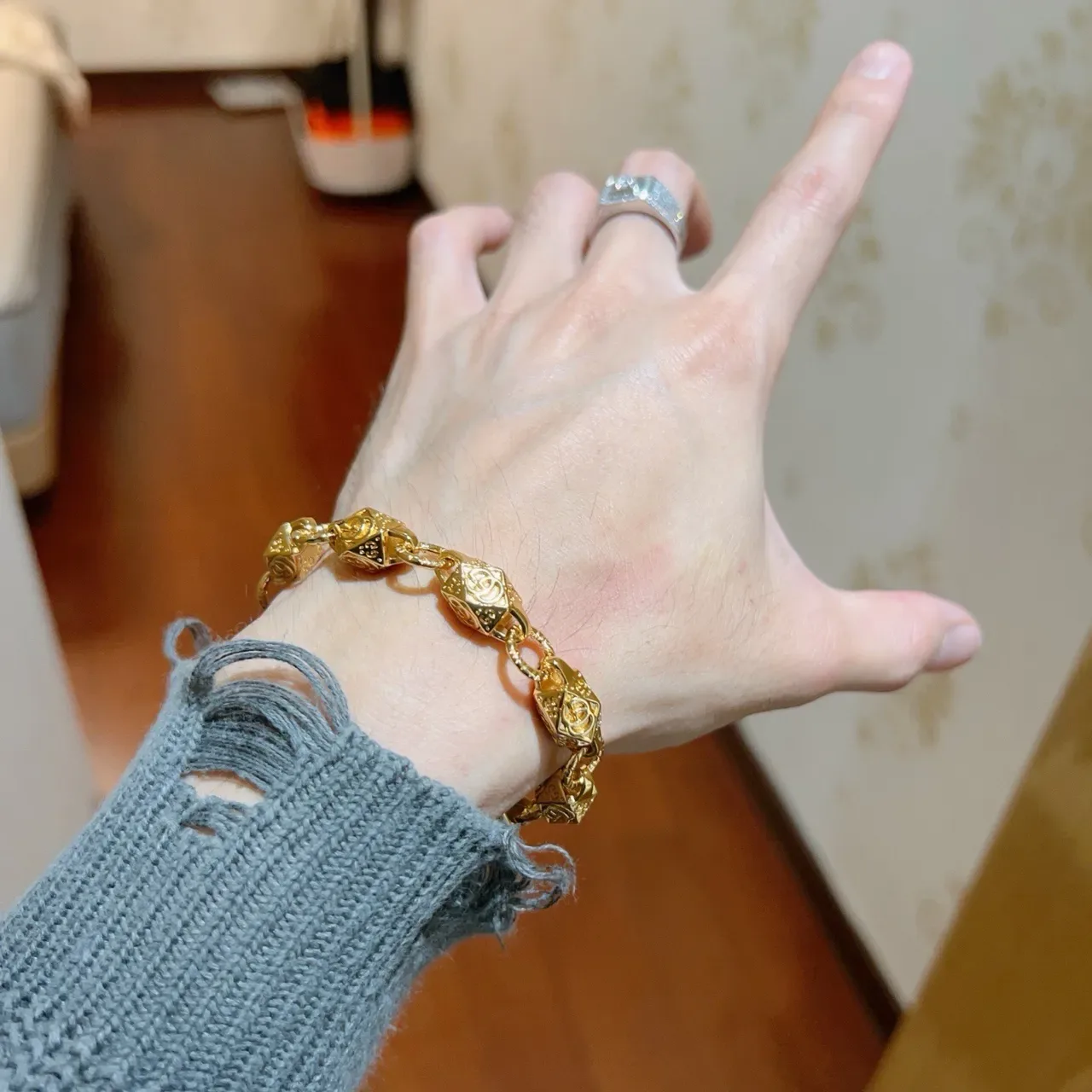 Gucci Gold Geometric Faceted Links Interlocking GG Motif Bracelet 8