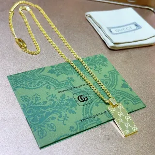 Gucci Gold Green Curb Chain Rectangular Pendant Necklace