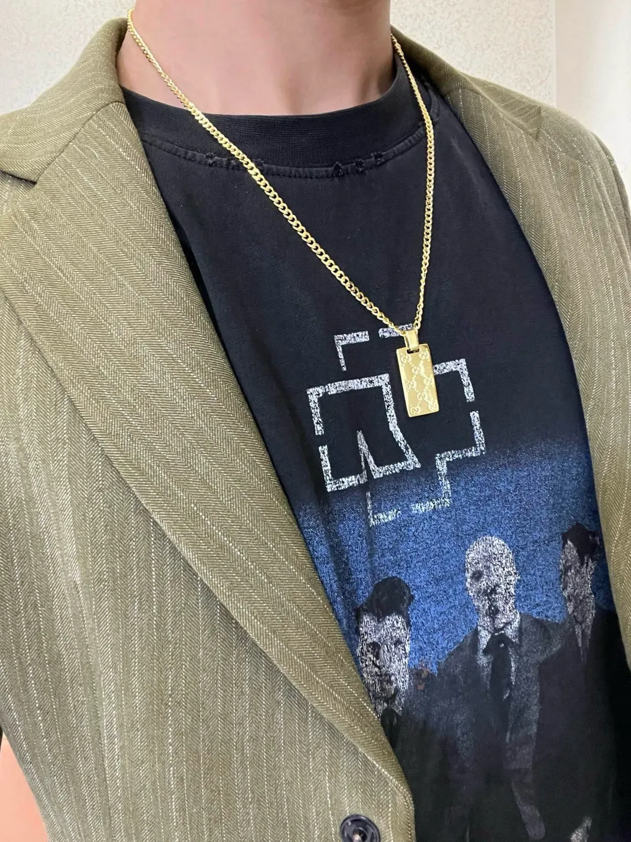 Gucci Gold Green Curb Chain Rectangular Pendant Necklace 2