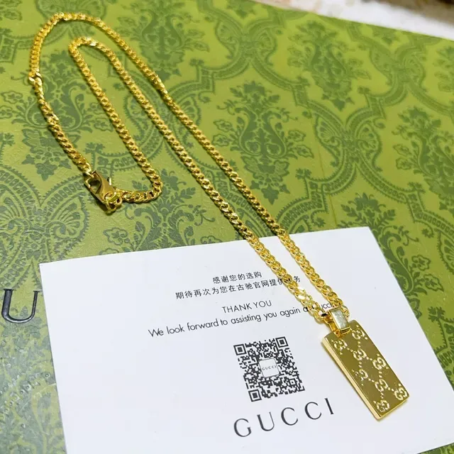 Gucci Gold Green Curb Chain Rectangular Pendant Necklace 7