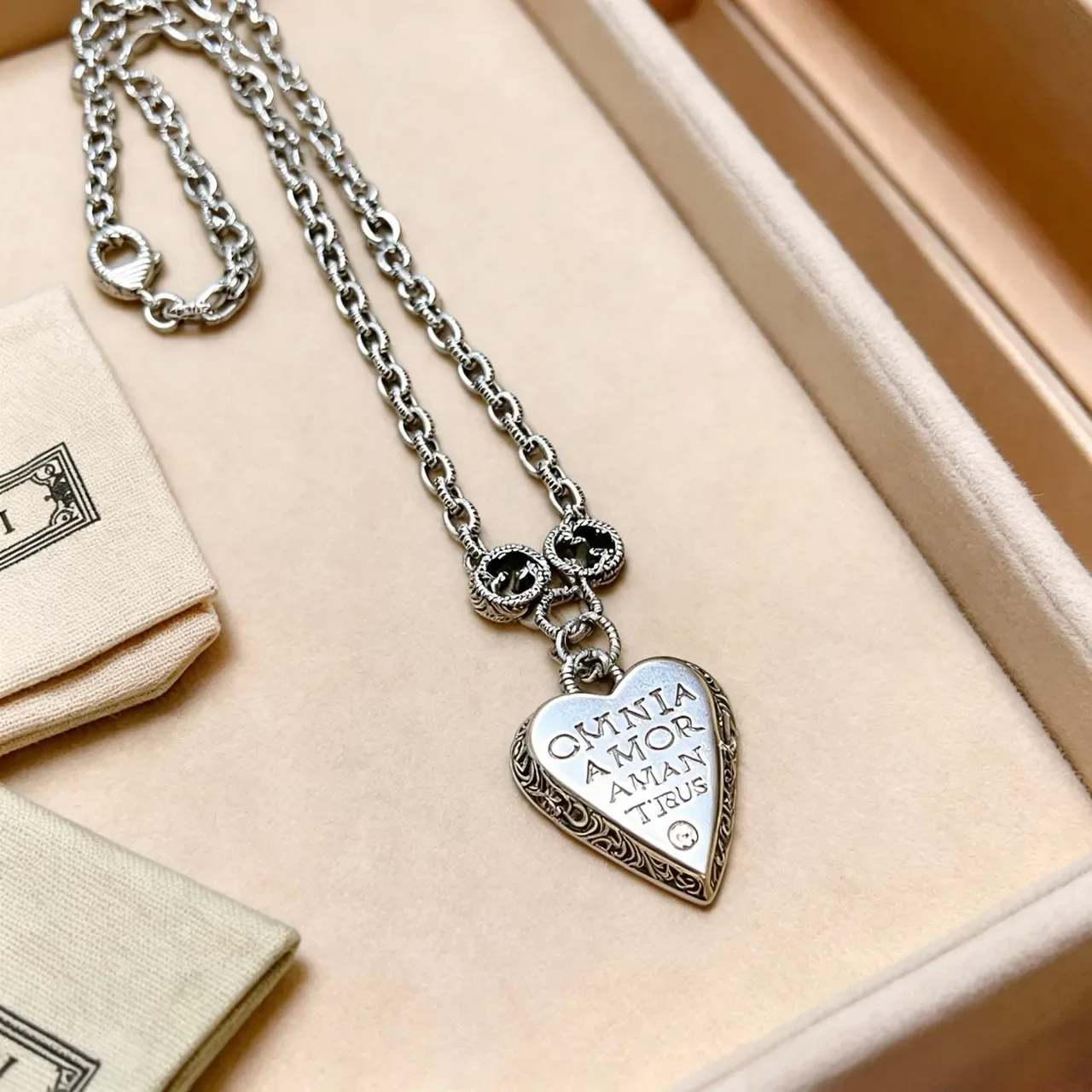 Gucci Heart Silver Green Chain Pendant Necklace 3