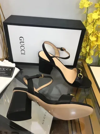 Gucci Horsebit 1955 Sandales Gladiator en cuir noir avec boucle Horsebit 4