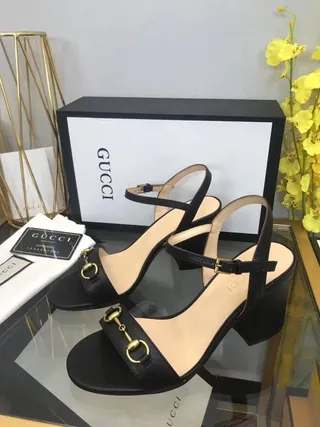 Gucci Horsebit 1955 Sandales Gladiator en cuir noir avec boucle Horsebit 5