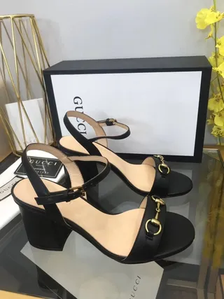 Gucci Horsebit 1955 Sandales Gladiator en cuir noir avec boucle Horsebit 7