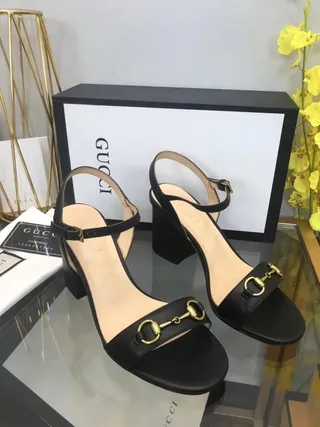 Gucci Horsebit 1955 Sandales Gladiator en cuir noir avec boucle Horsebit 9