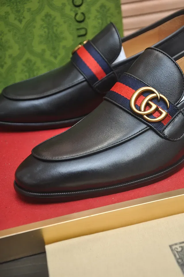 Mocassins Gucci Horsebit 1955 de couro preto com listra Web Stripe 2
